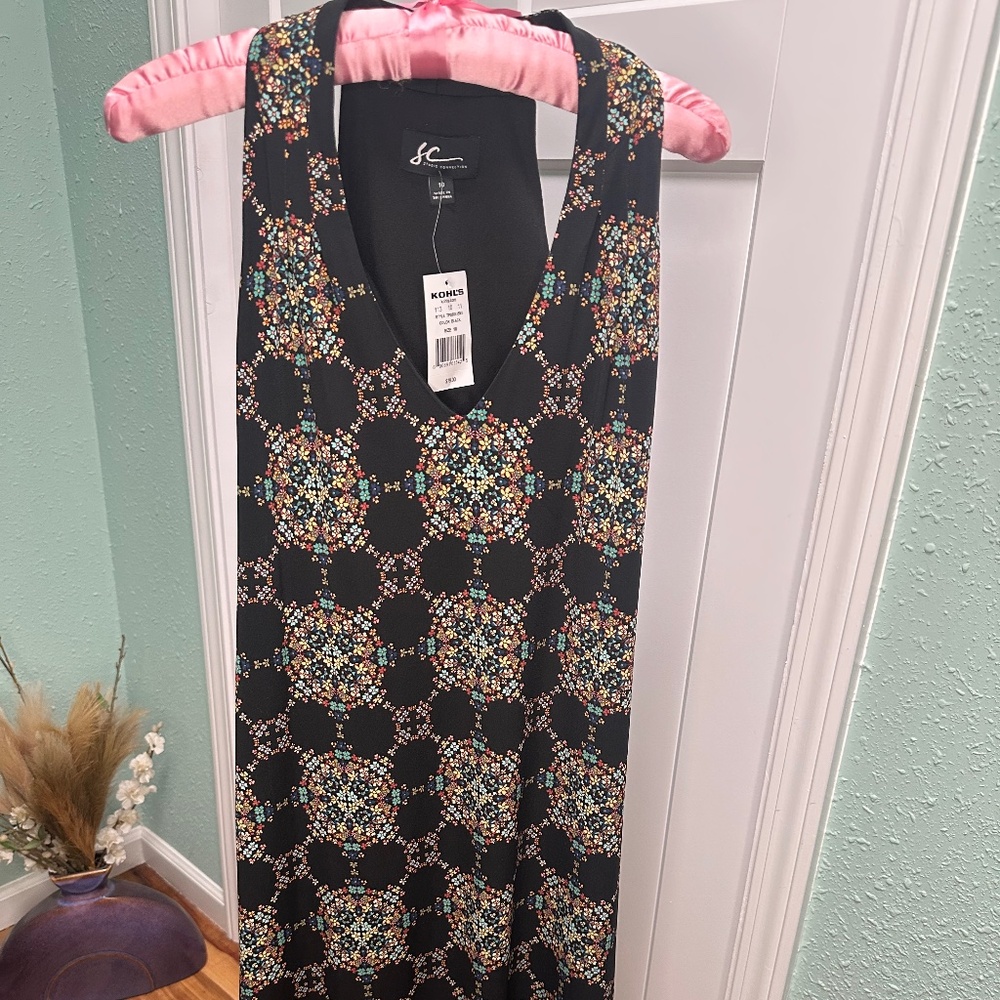 NWT sleeveless dress with a colorful geometric pattern size 10